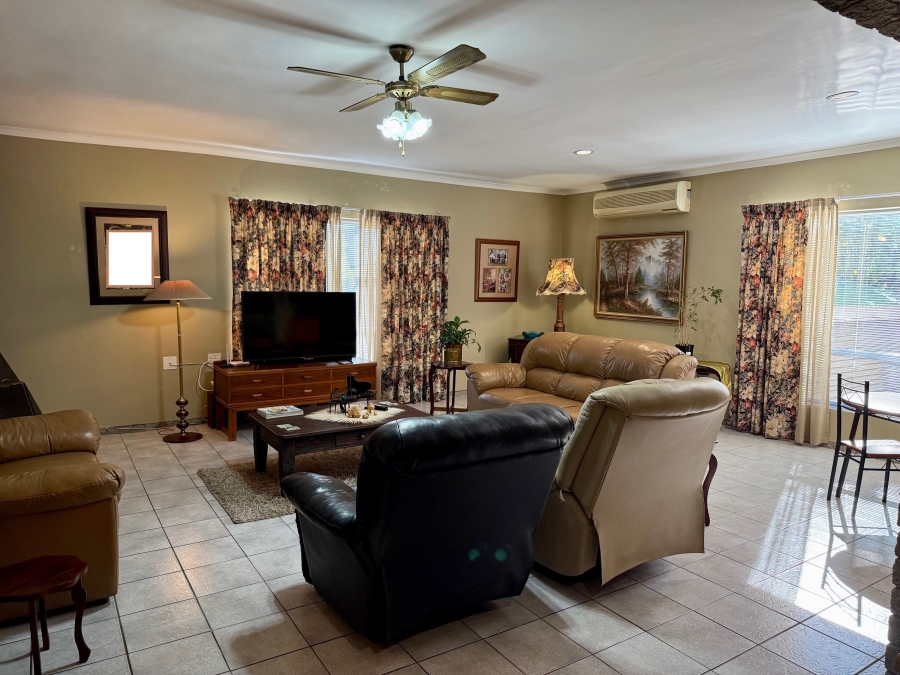 3 Bedroom Property for Sale in Bergzicht Western Cape